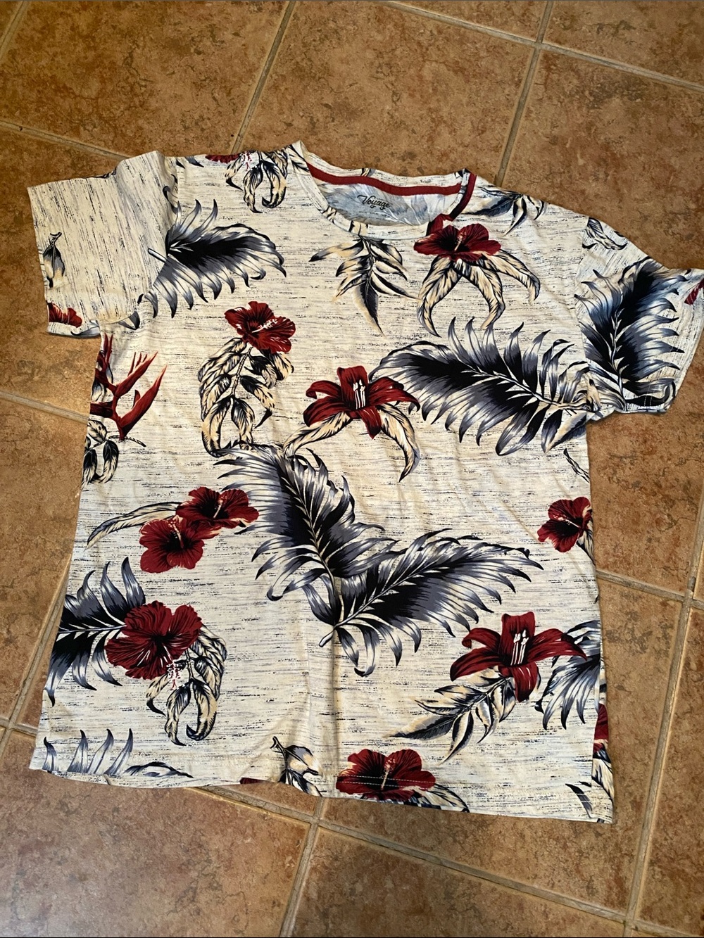 Craft + Flow Men's Floral Print Crew Neck T-Shirt - Red & Black on Cream